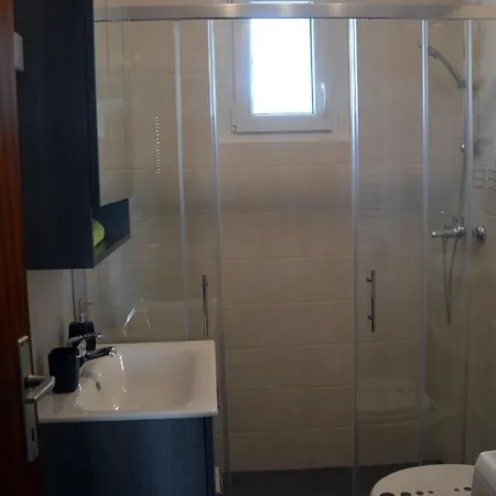 Hisa V Travniku * Smartno