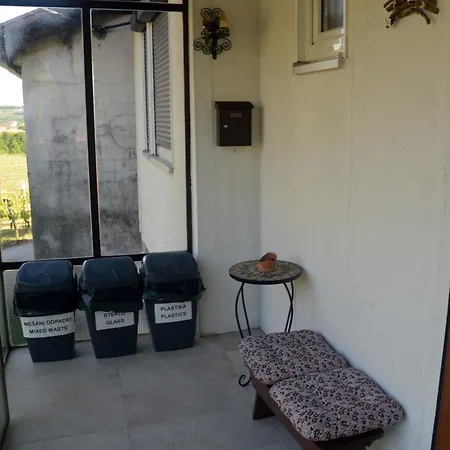 Hisa V Travniku * Smartno