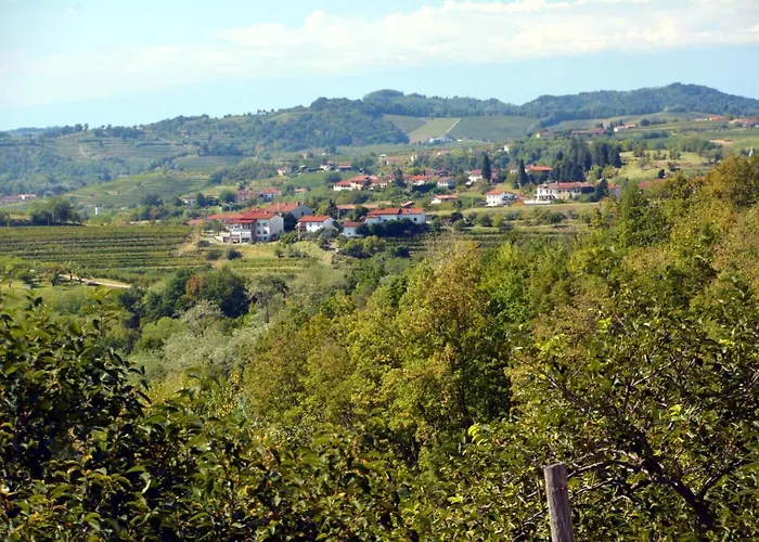 Hisa V Travniku * Šmartno