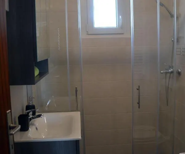 Hisa V Travniku * Šmartno