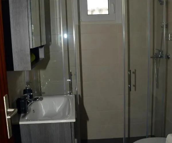 Hisa V Travniku * Šmartno