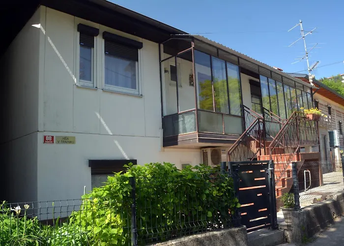 Hisa V Travniku Šmartno